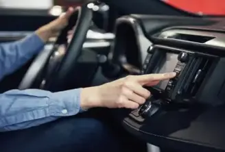 ¿Qué es y cómo funciona el sistema Auto Hold en un auto?